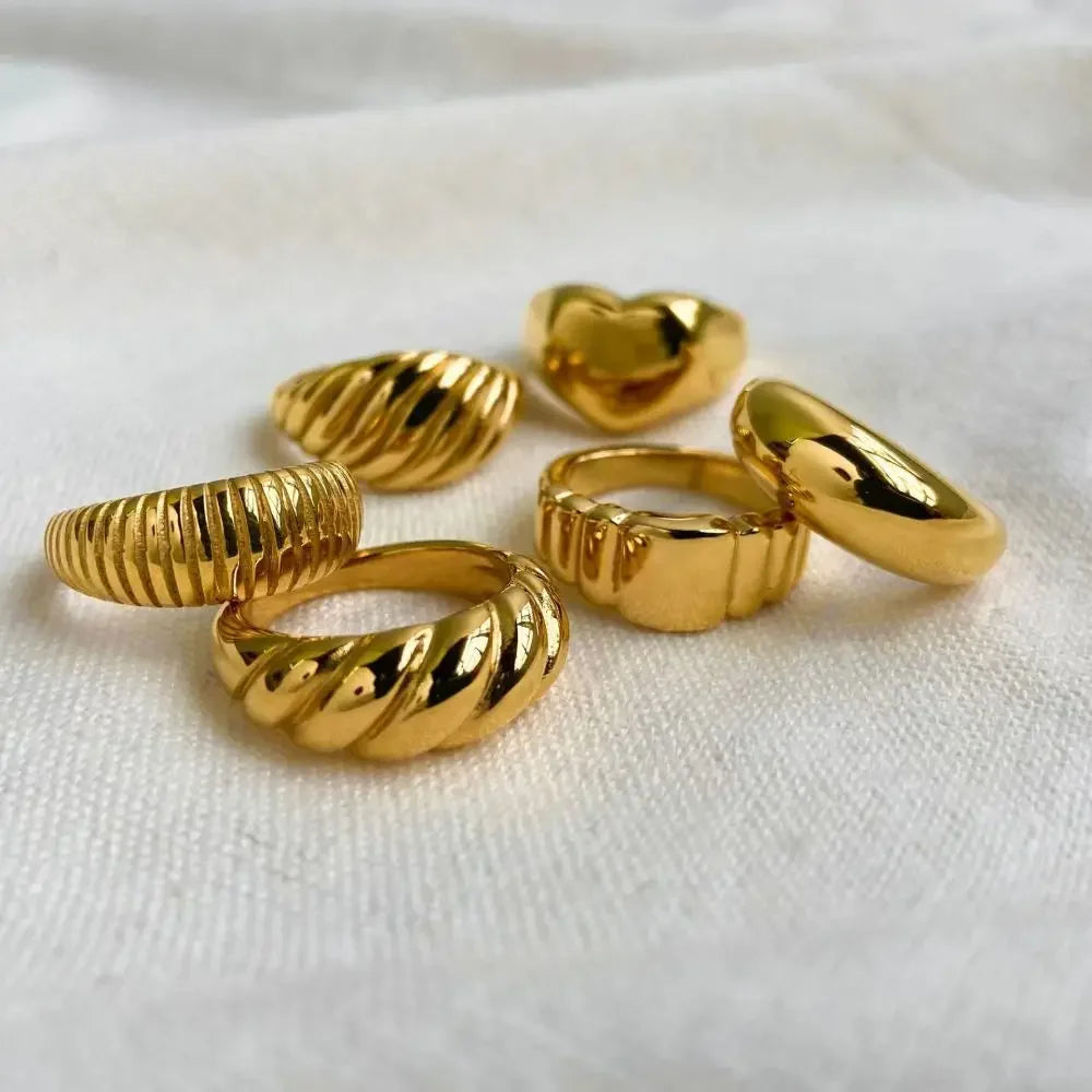 Ladies waterproof stainless steel ring, non-fading heart ring, fashionable metal ring, simple new jewelry.F